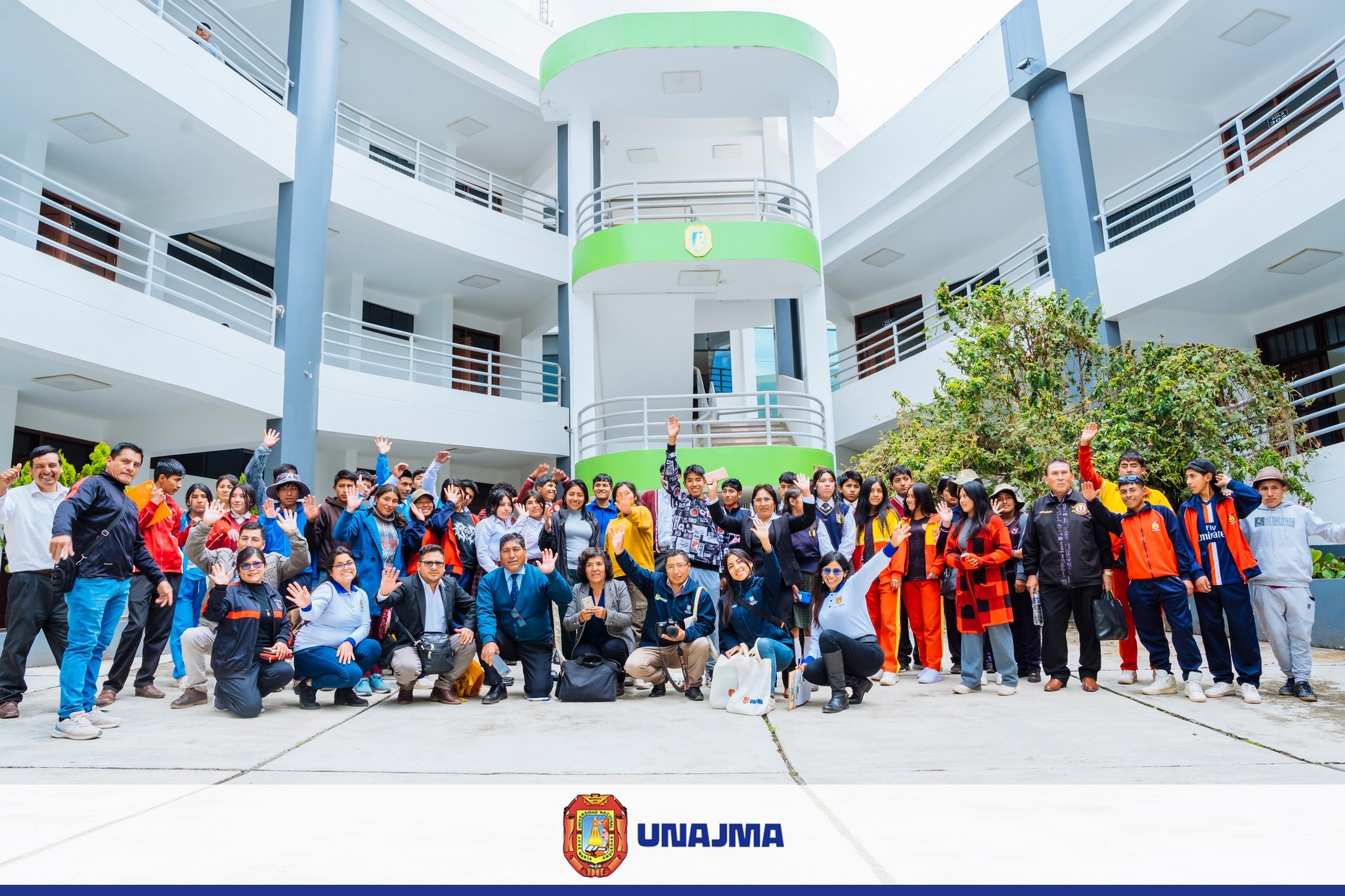 Estudiantes de Antabamba visitan instalaciones de la Universidad Nacional José María de Andahuaylas 